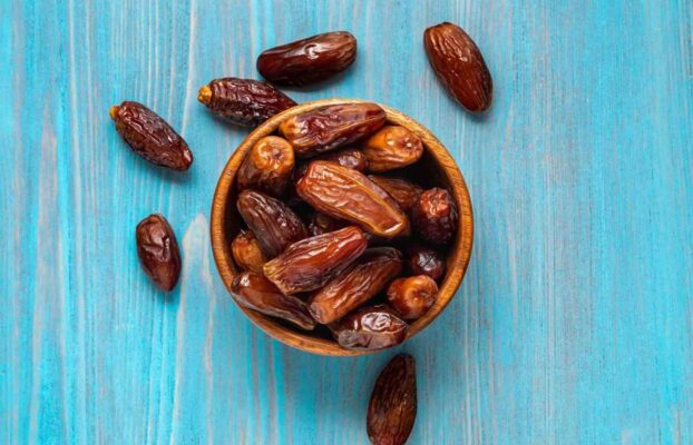 How do dates contribute to weight loss?