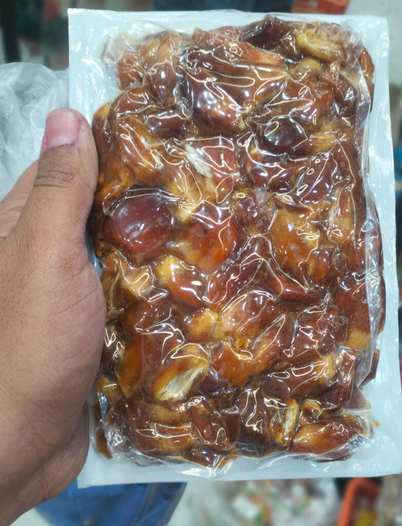 vaccum packaging of Zahedi dates